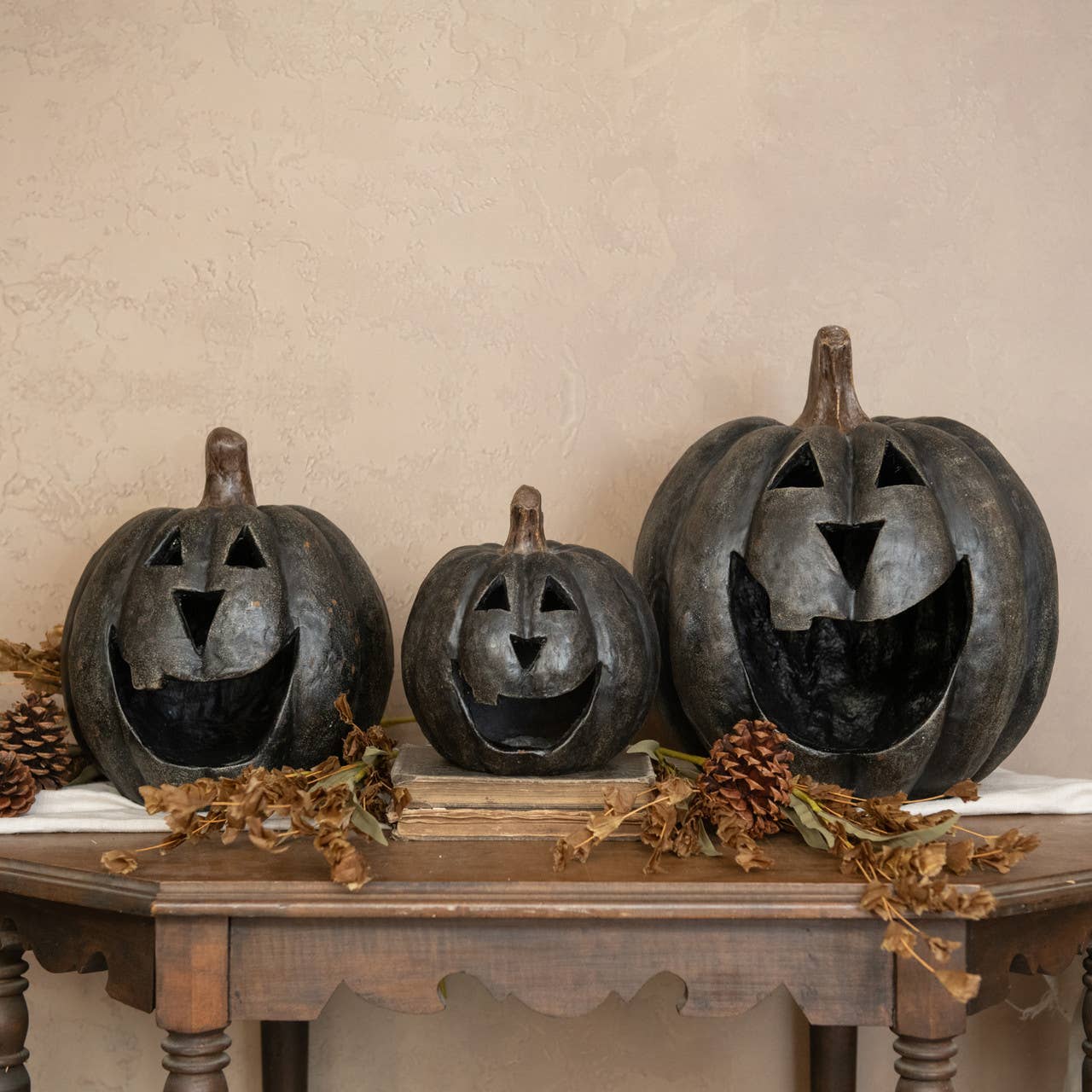 15" BLACK BIG MOUTH PUMPKIN
