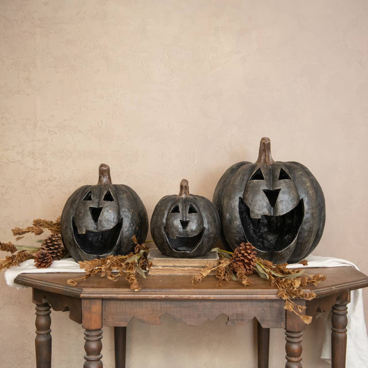 15" BLACK BIG MOUTH PUMPKIN